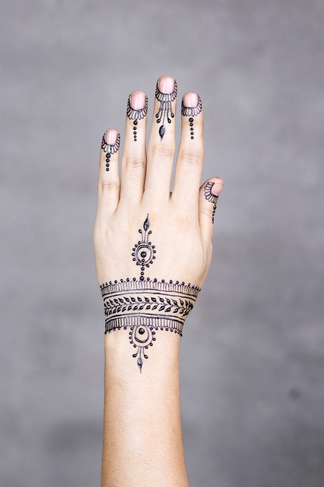 finger mehndi design